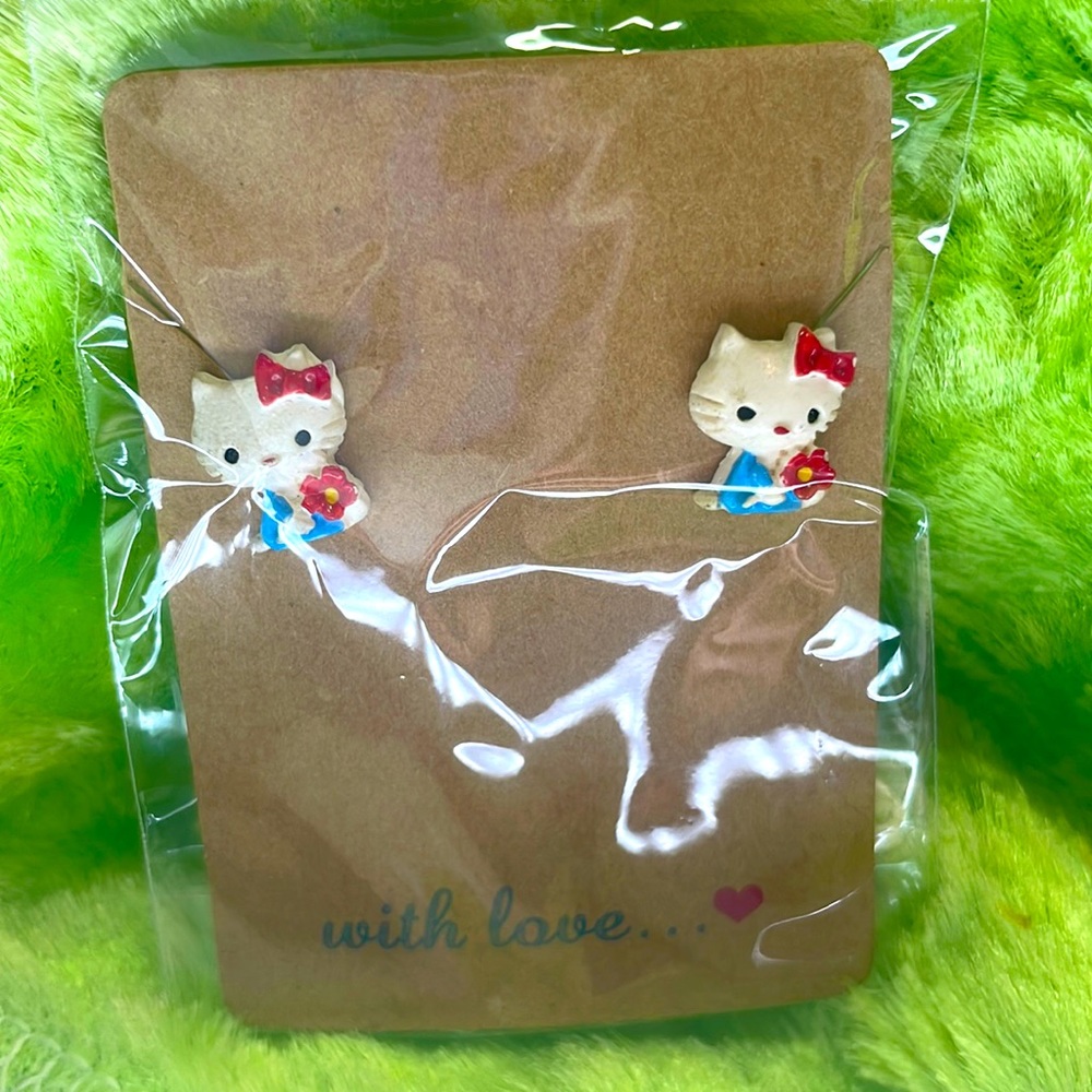 Hello Kitty earrings - Picture 2 of 2